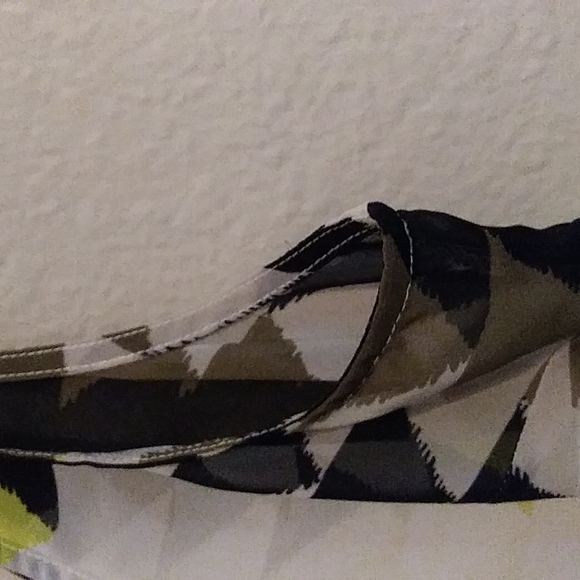 OLD NAVY SLEEVELESS TOP SIZE SP BEAUTIFUL PRINT. - Picture 5 of 9